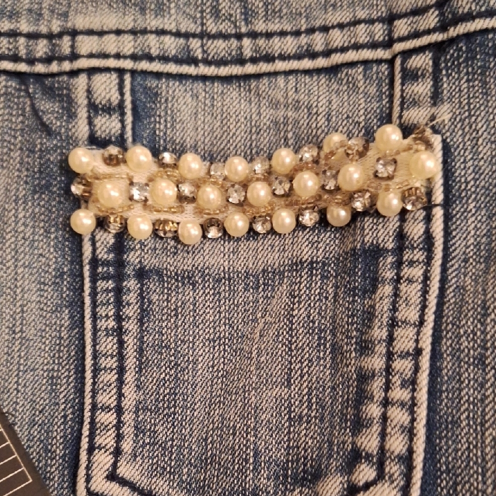 Stylish Light Blue Denim Jacket with Pearl Accents. NWT Size Med - Picture 11 of 15